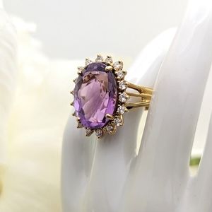 Beautiful Vintage 18K Gold Amethyst and Diamond Halo Ring